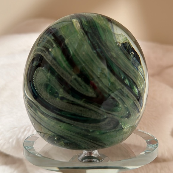 Vintage Kerry Irish Art Glass Paperweight Emerald Green Swirls from Ireland - Picture 2 of 7